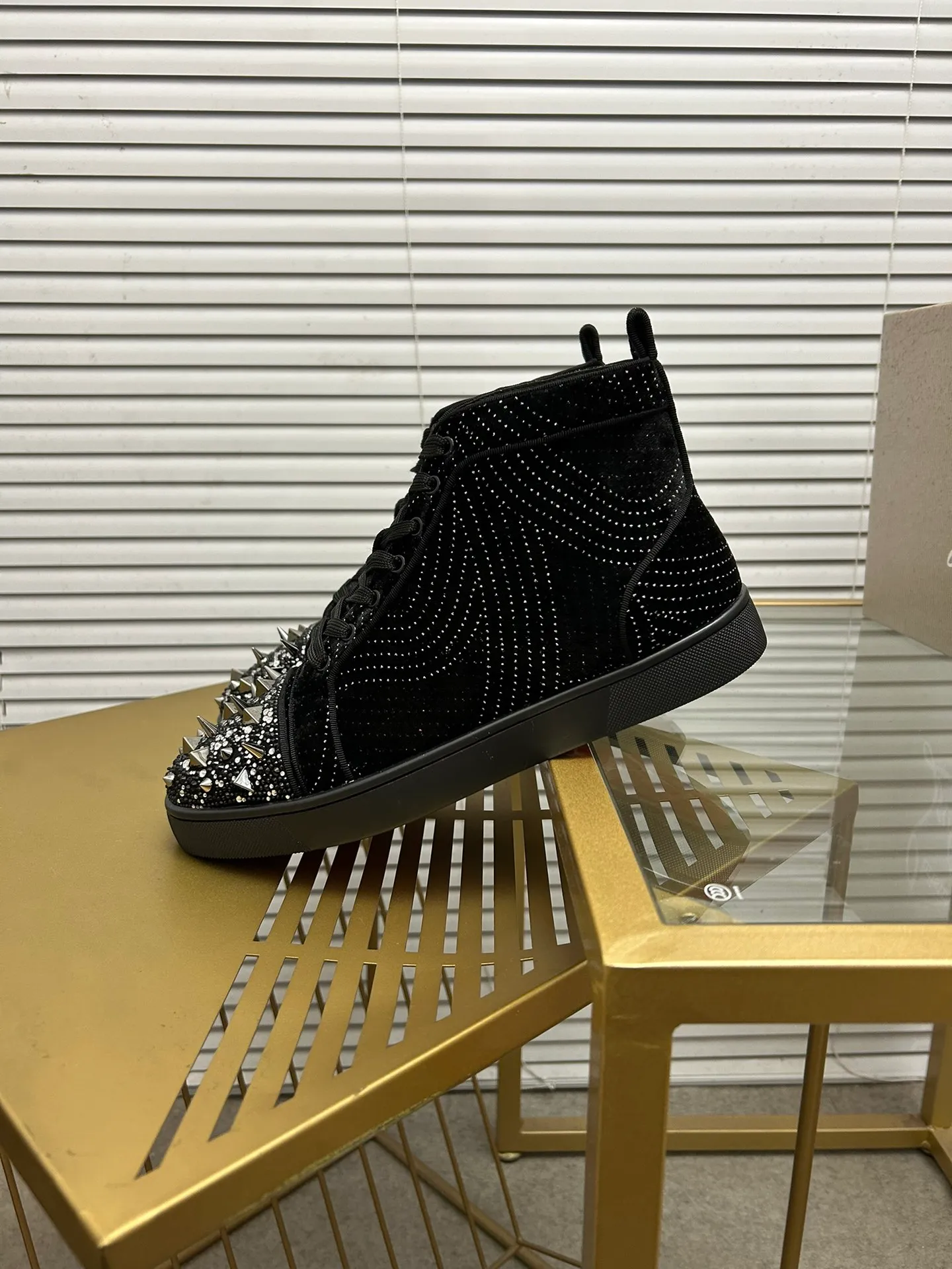 (Customized model) Ex-factory price is 580. christian louboutin (CL red sole shoes) counter series, casual sneakers for couples 📢 📢 📢 Exclusive hot style release 🎈🎈💪 Movable latex feet 👻 Finished outsole line [Proud] 😝Female 35-40# Male 38#-46, global supply😝 [Top version]: Original imported genuine leather upper, top original leather lining, original molded TPU outsole, original 1:1 detail processing, original shoe last,